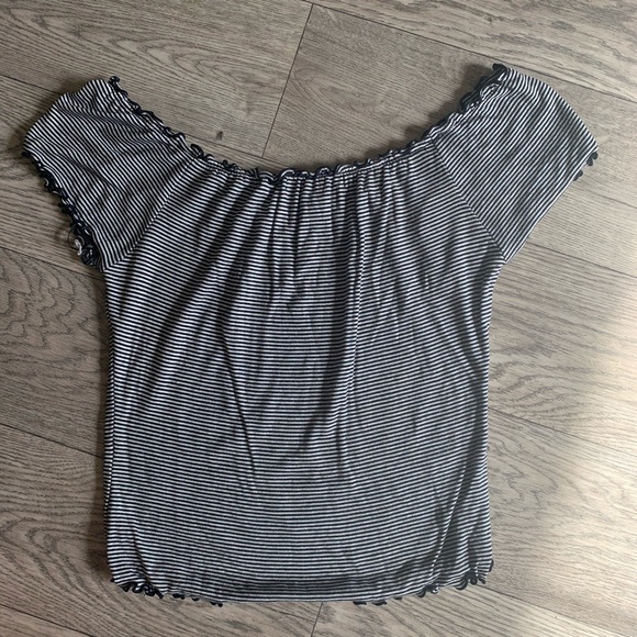 Forever 21 Striped ruffle top - Picture 2 of 4